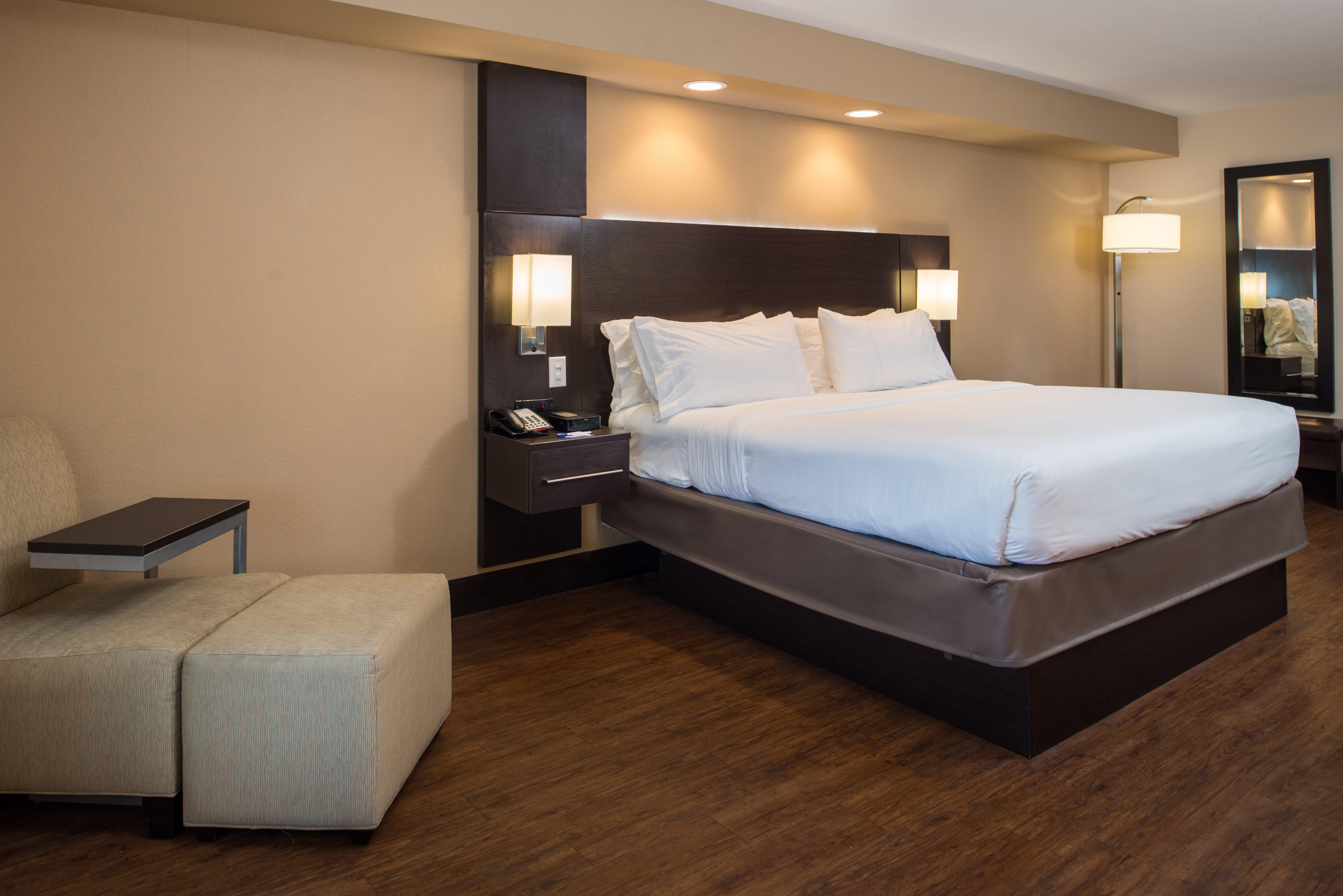 Express & Medical - Six Flags By Ihg Hotel