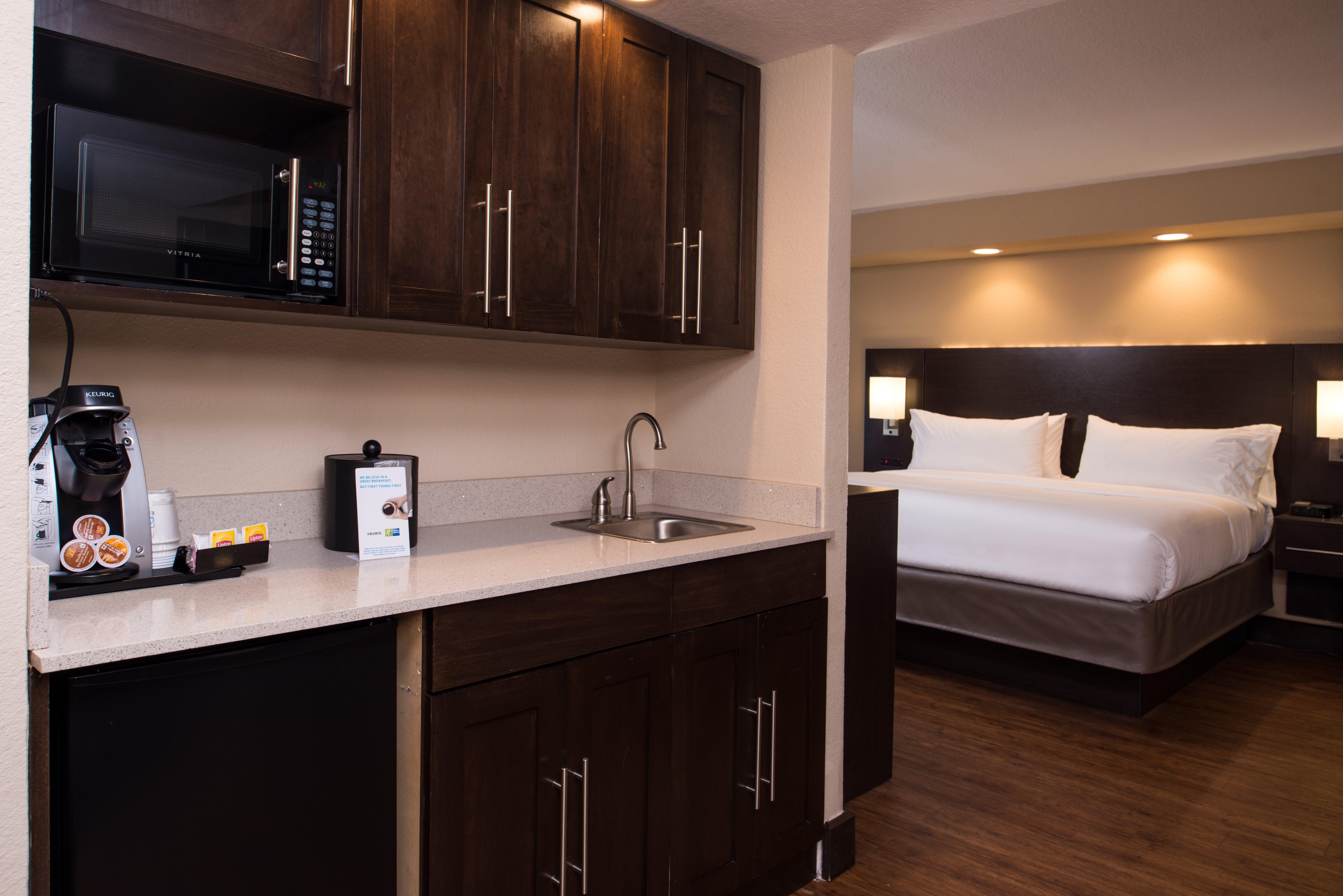Hotel Express & Medical - Six Flags By Ihg