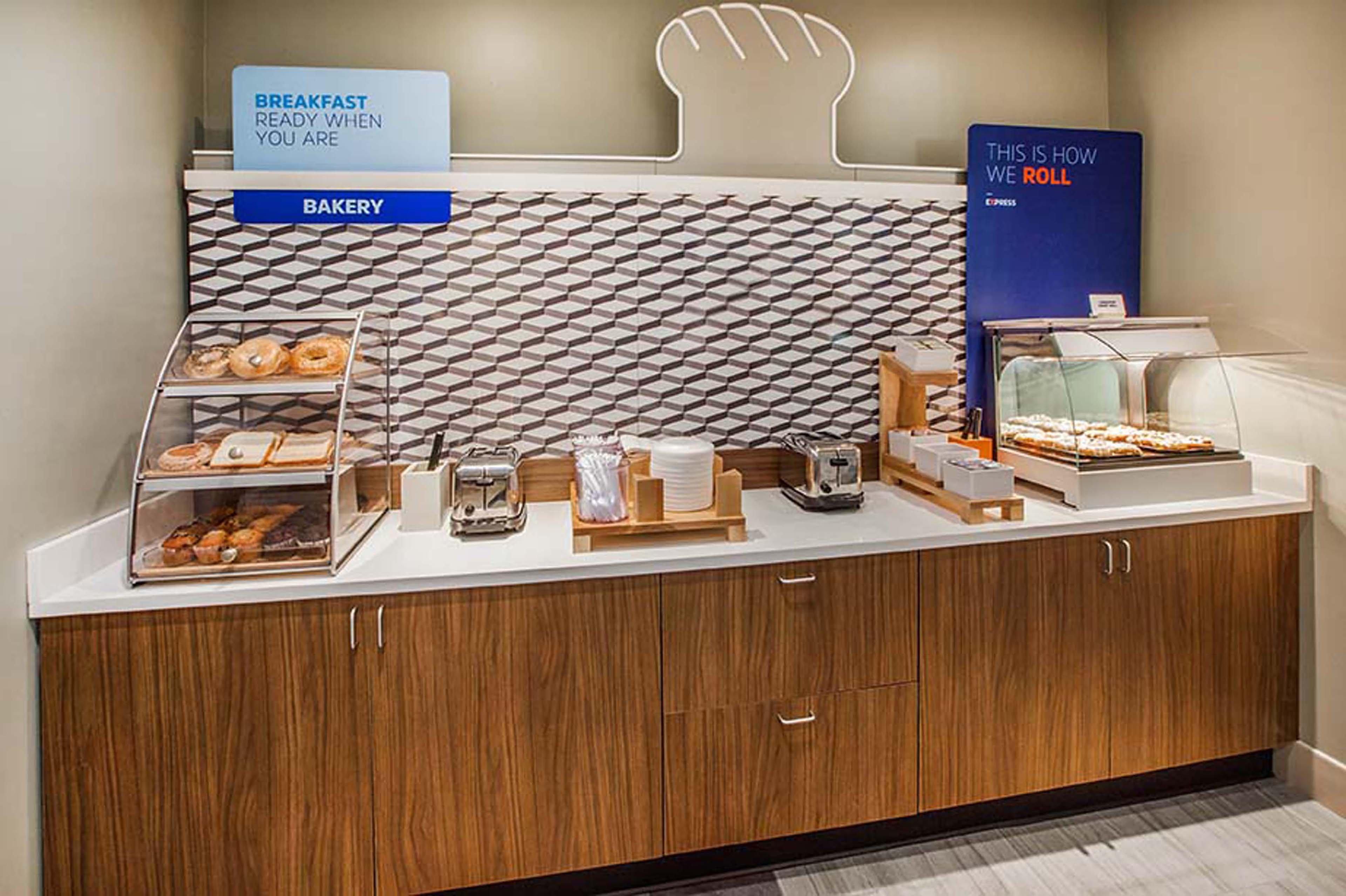 Express & Medical - Six Flags By Ihg San Antonio