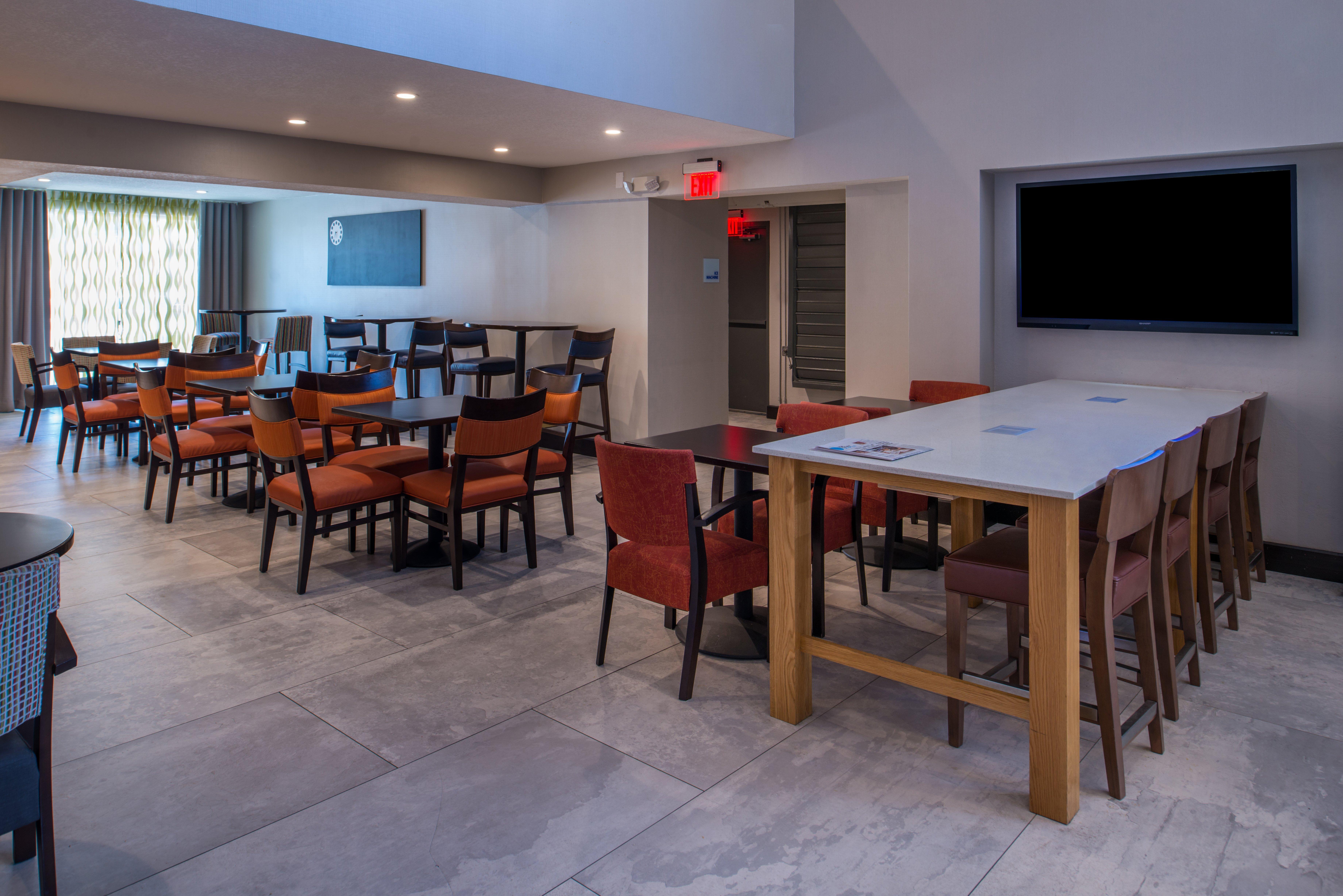 Express & Medical - Six Flags By Ihg Hotel