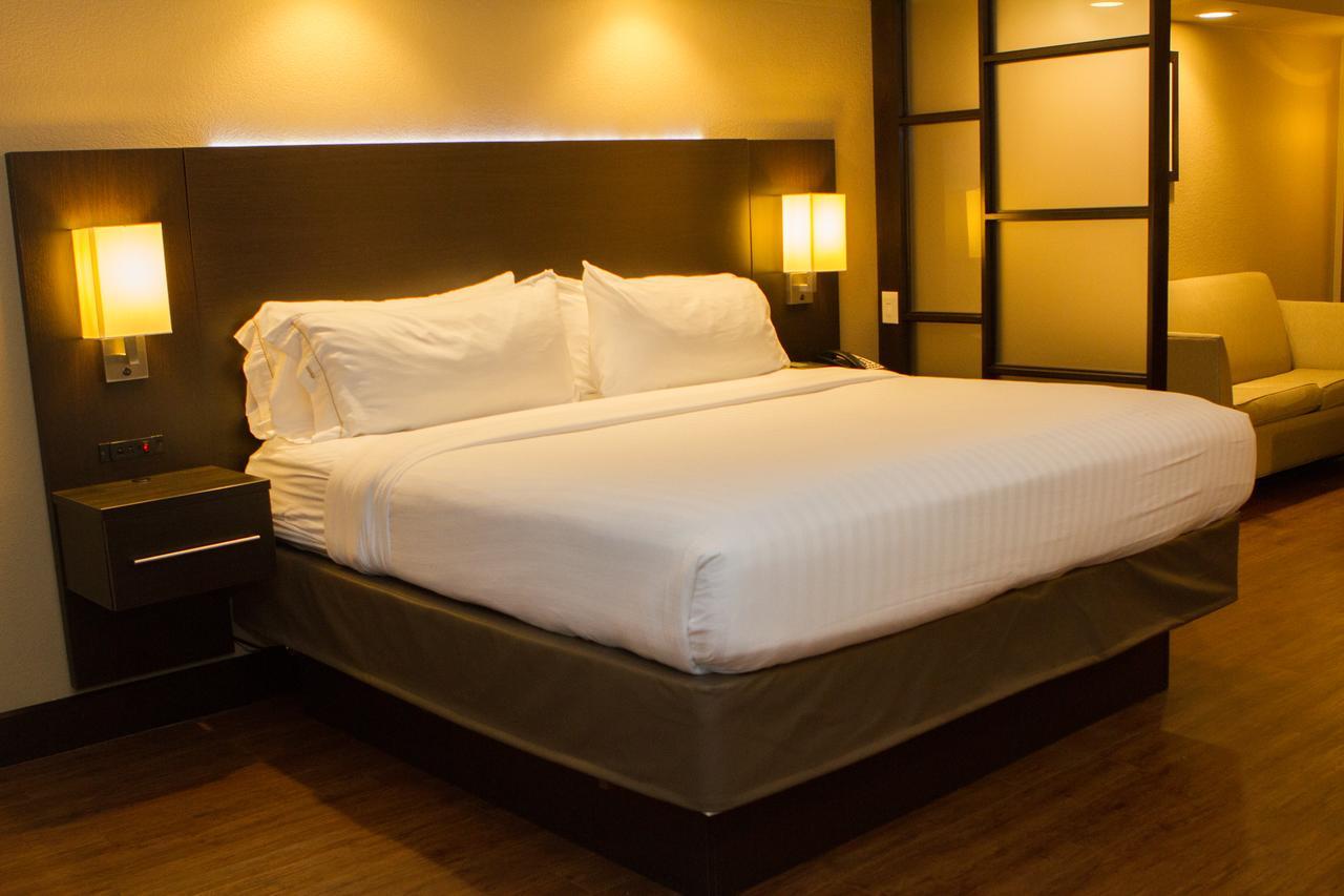Hotel Express & Medical - Six Flags By Ihg