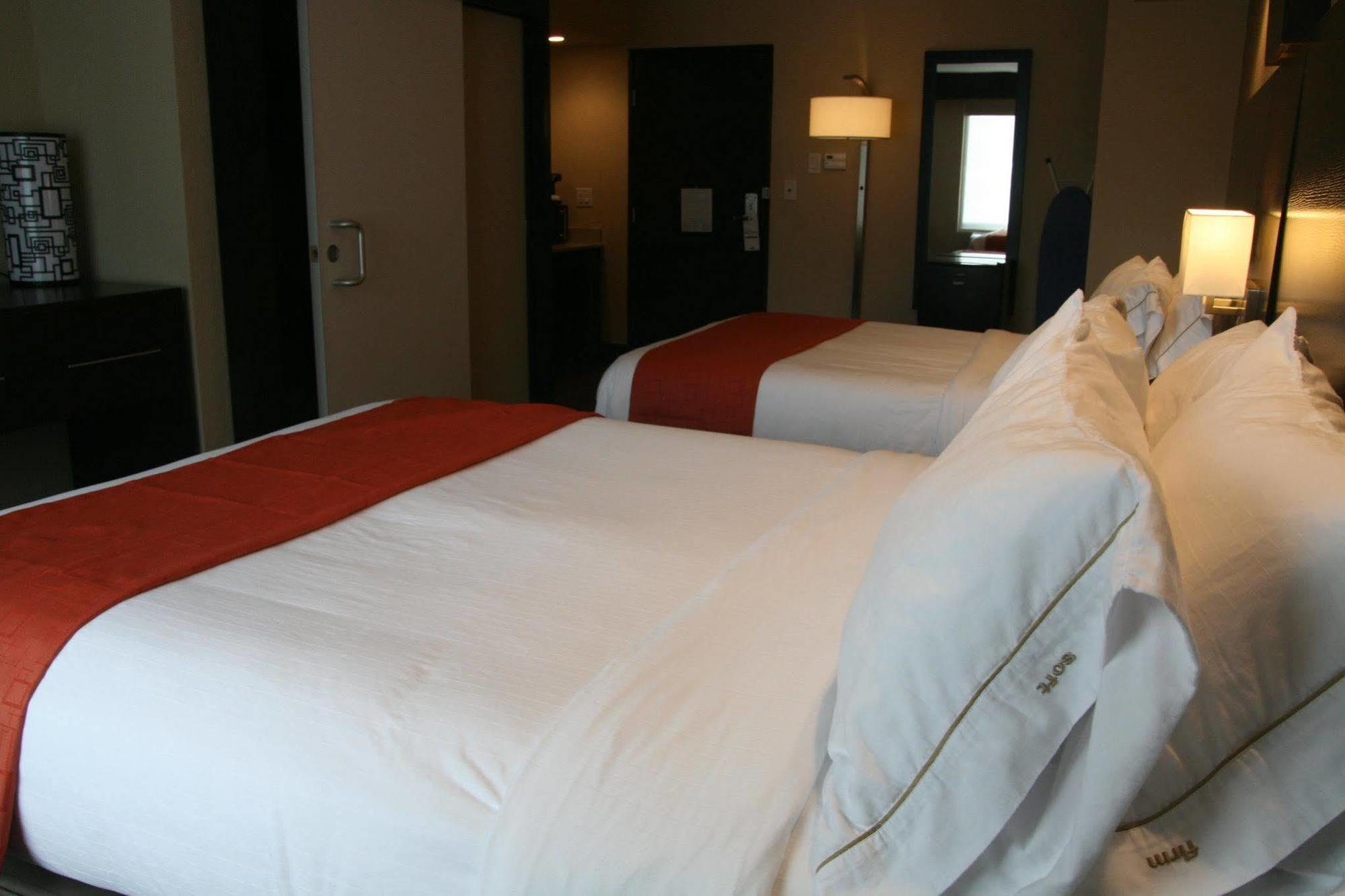 Express & Medical - Six Flags By Ihg Hotel