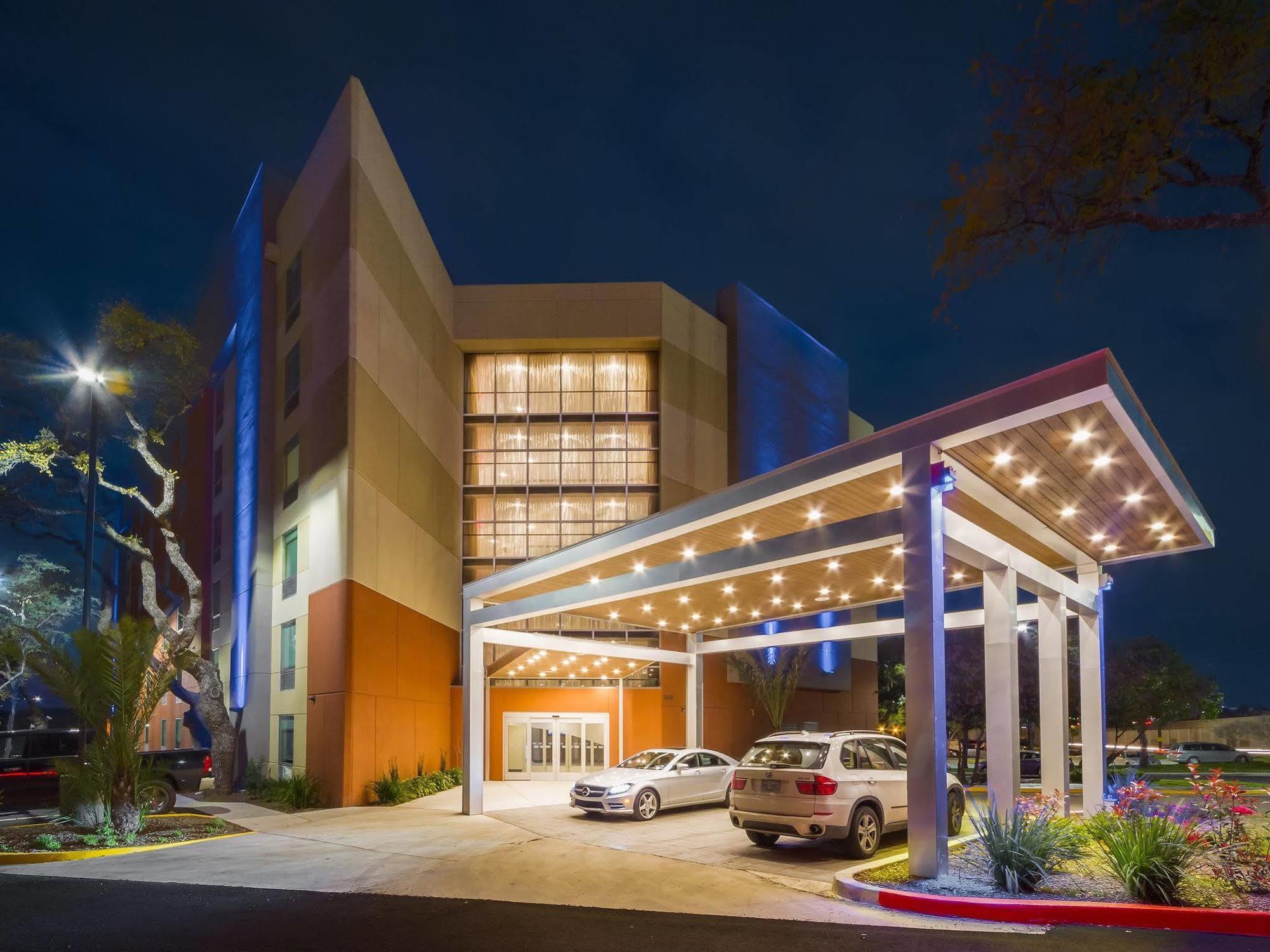 Hotel Express & Medical - Six Flags By Ihg