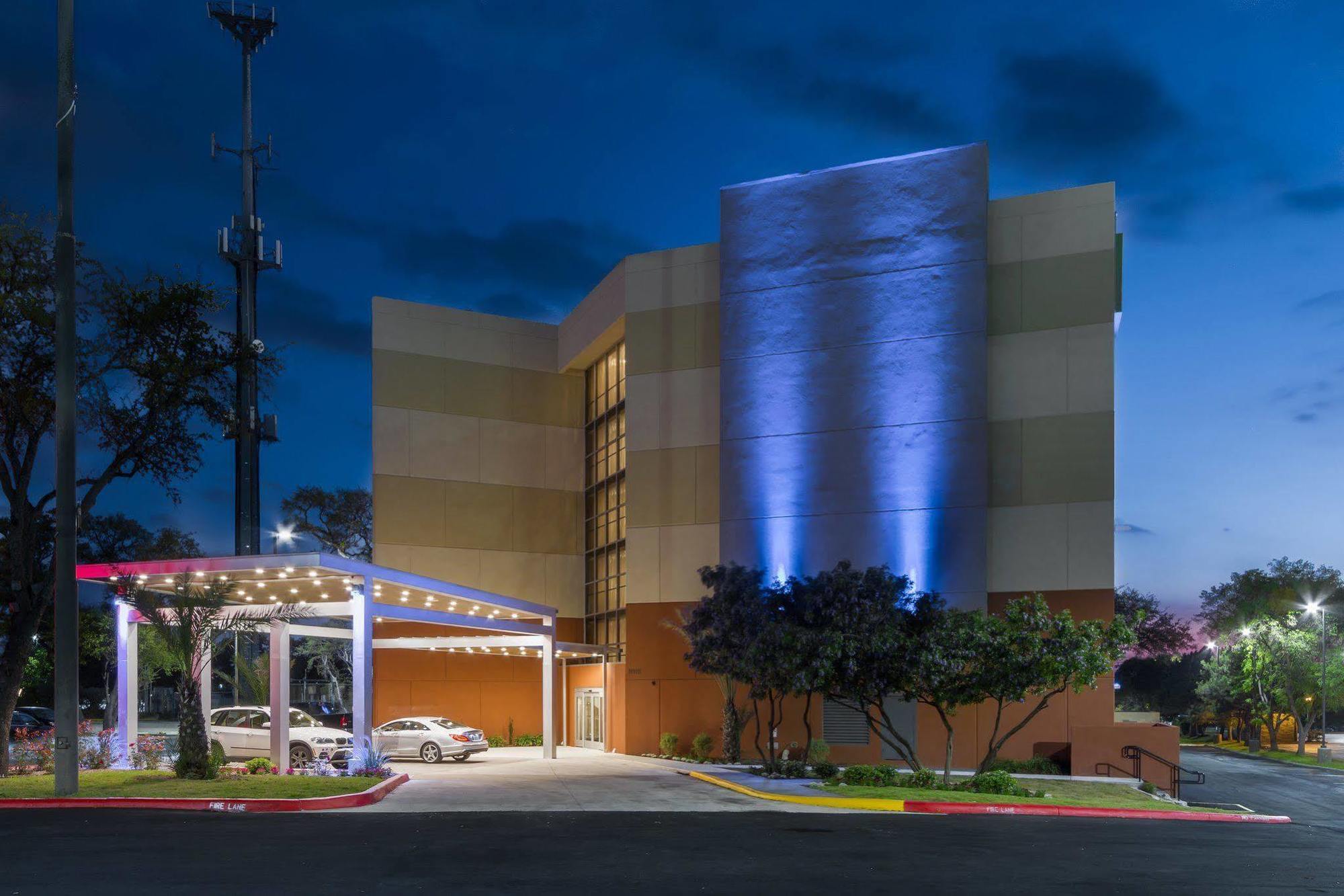 Express & Medical - Six Flags By Ihg San Antonio