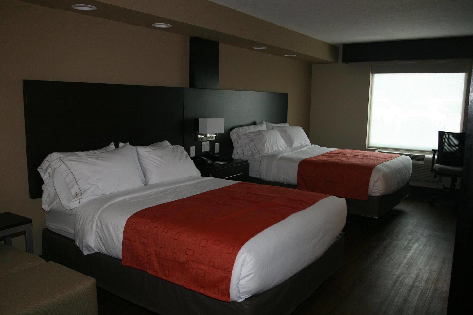 Express & Medical - Six Flags By Ihg