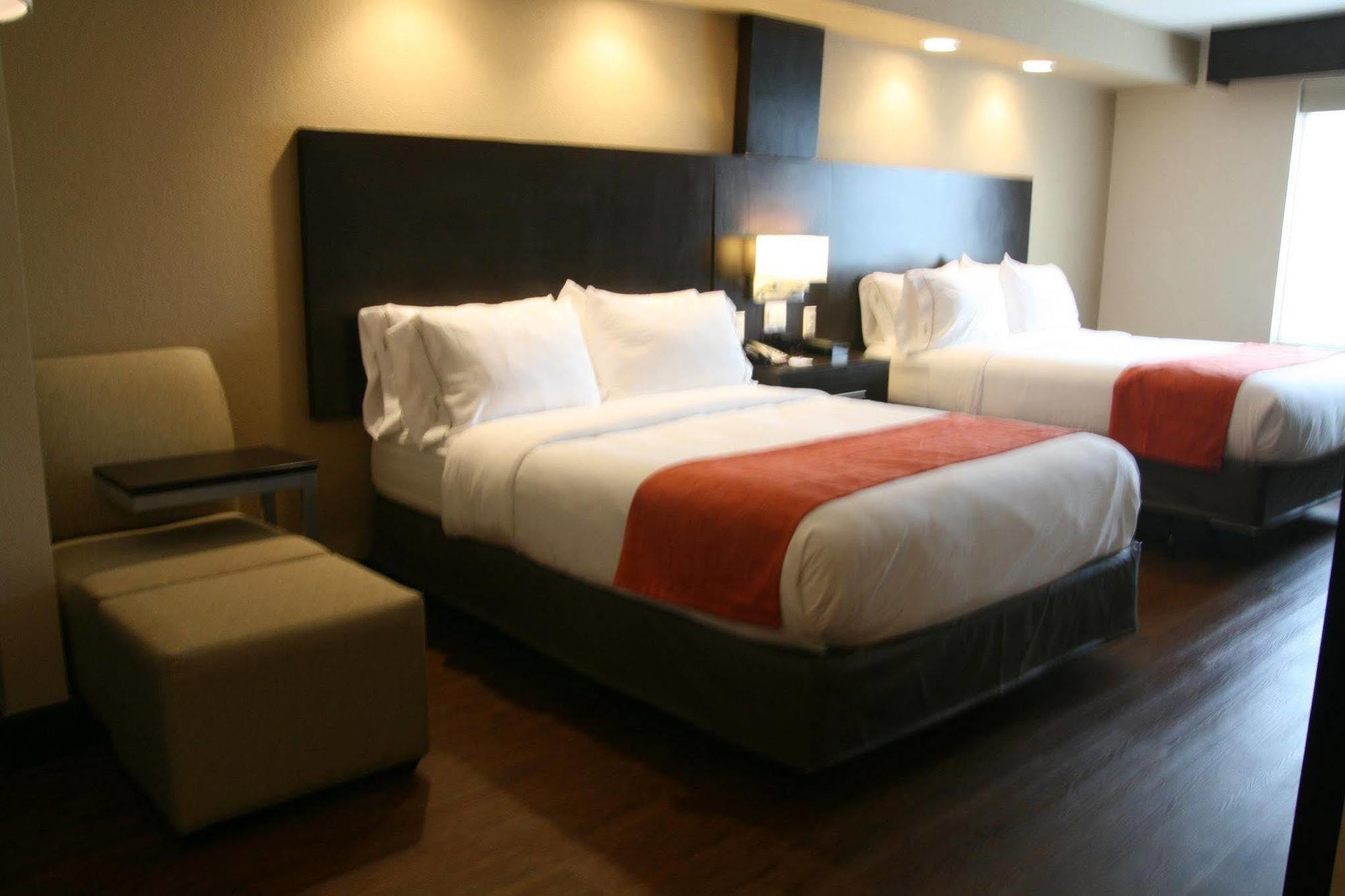 Express & Medical - Six Flags By Ihg 3* San Antonio