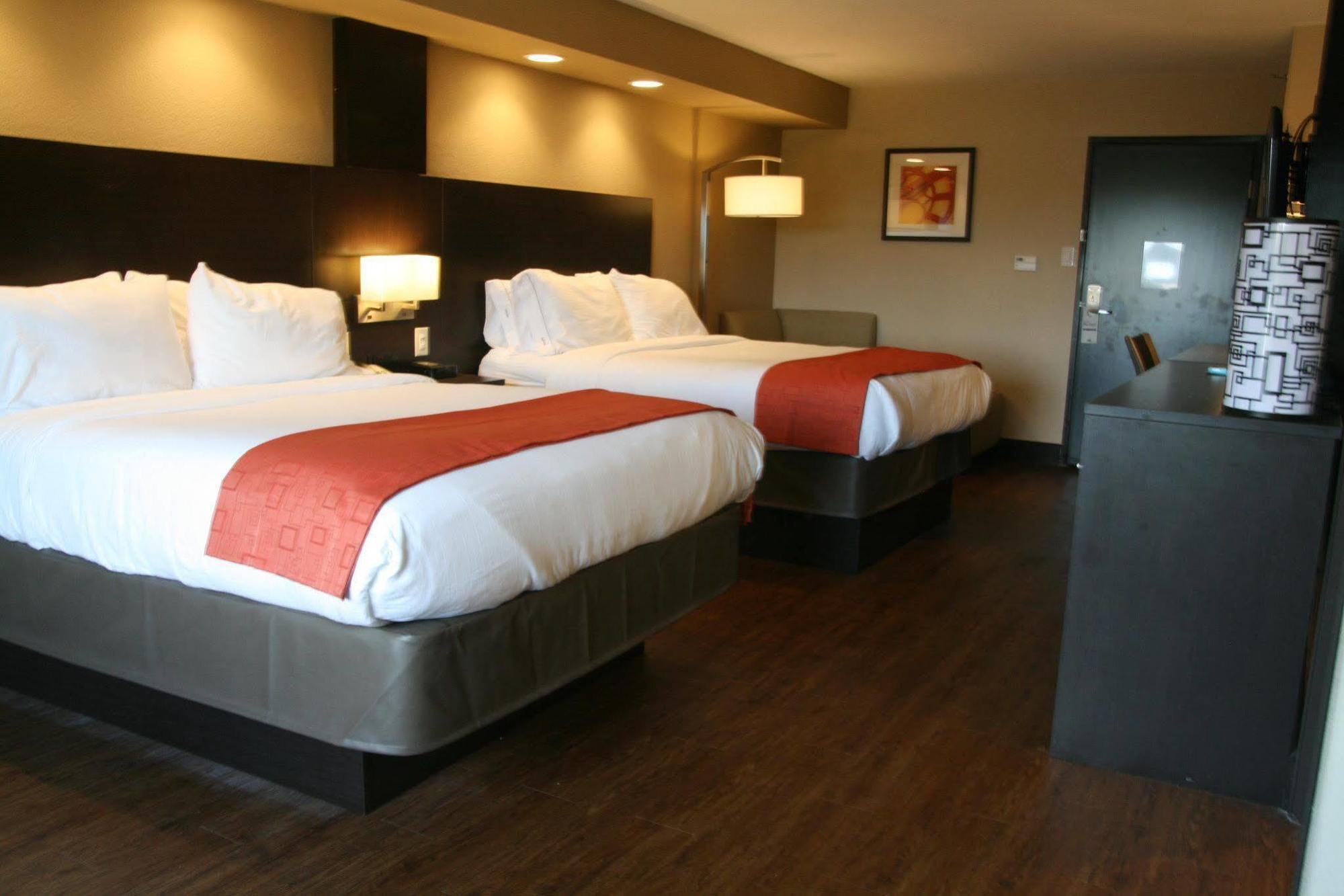 Hotel Express & Medical - Six Flags By Ihg