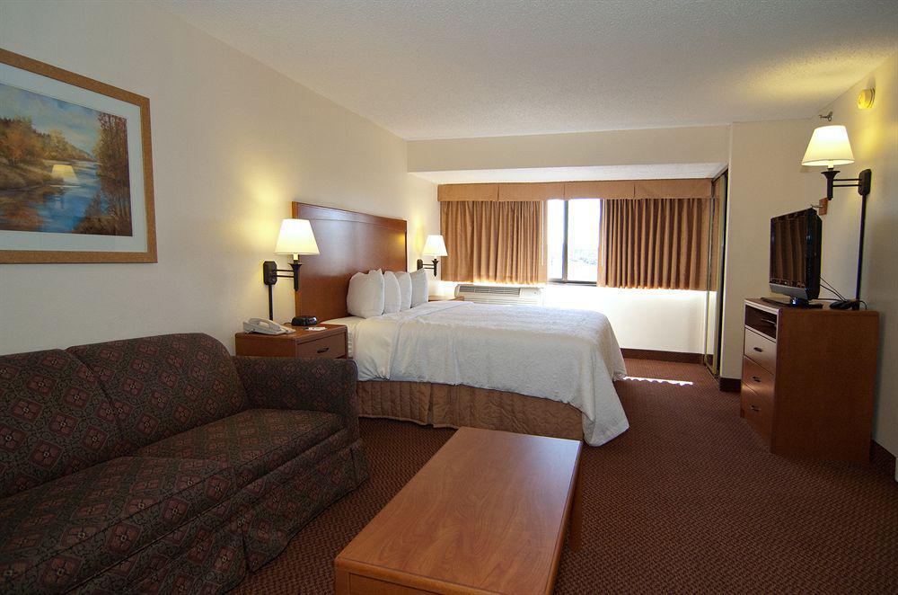 Hotel Express & Medical - Six Flags By Ihg