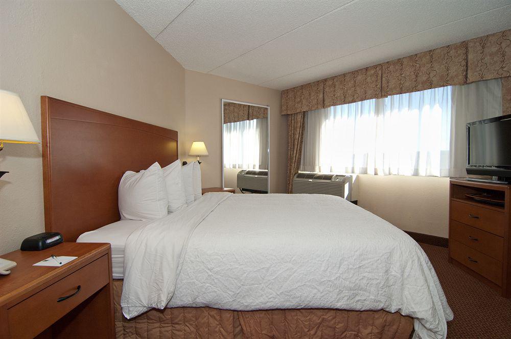 Express & Medical - Six Flags By Ihg Hotel